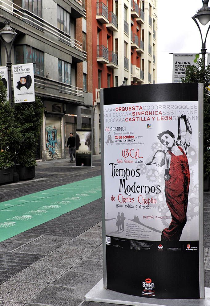 Seminci-Valladolid-2019-Calle Santiago-Carteles-Foto Atmosferacine