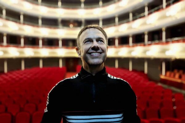 ‘Partirse en dos’, una original mirada documental a la creación escénica de Javier Arnas