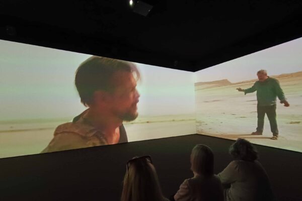 Oliver Laxe y su ‘Sirat’ museístico: bailar para no naufragar