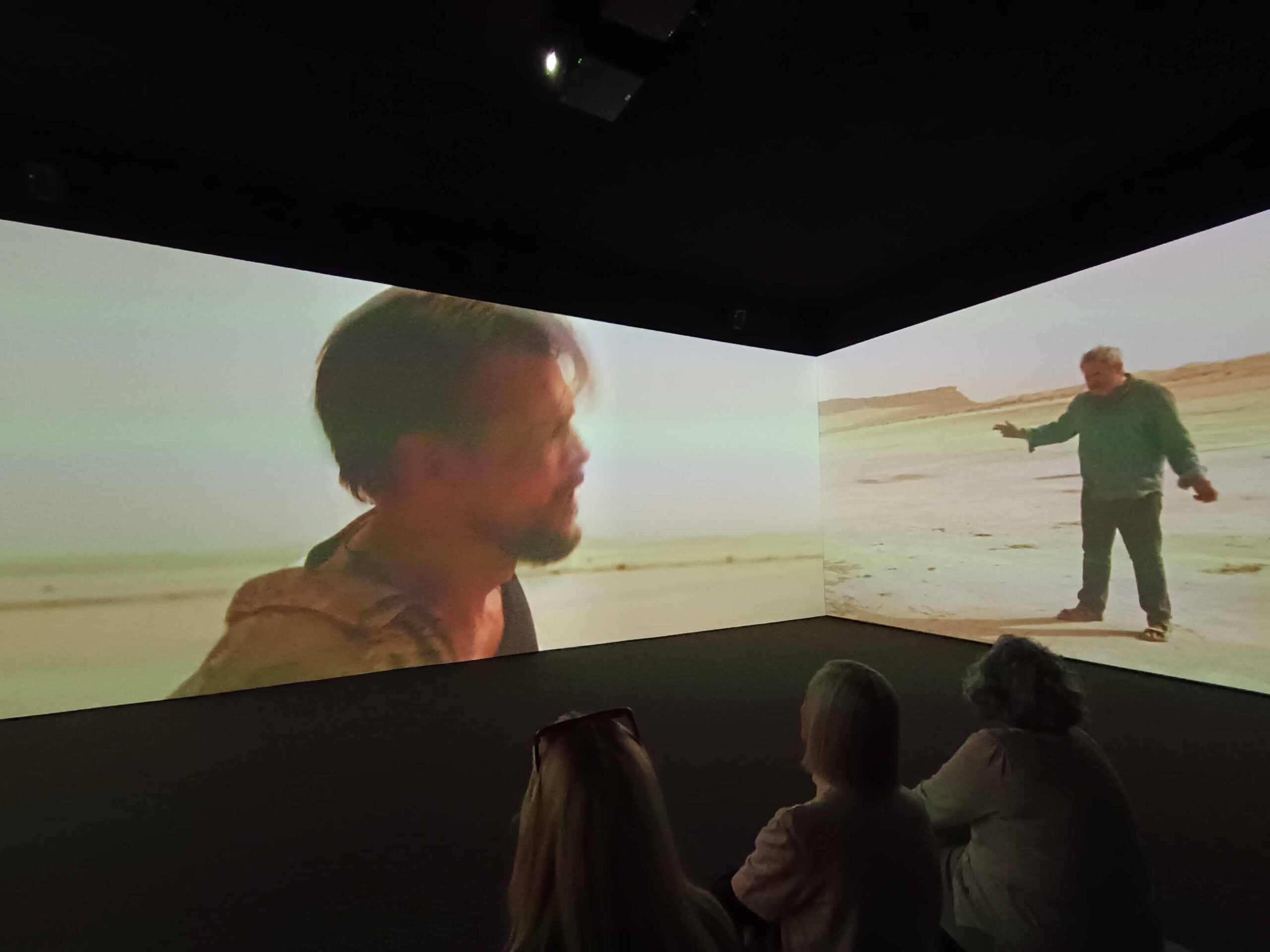 Oliver Laxe y su ‘Sirat’ museístico: bailar para no naufragar